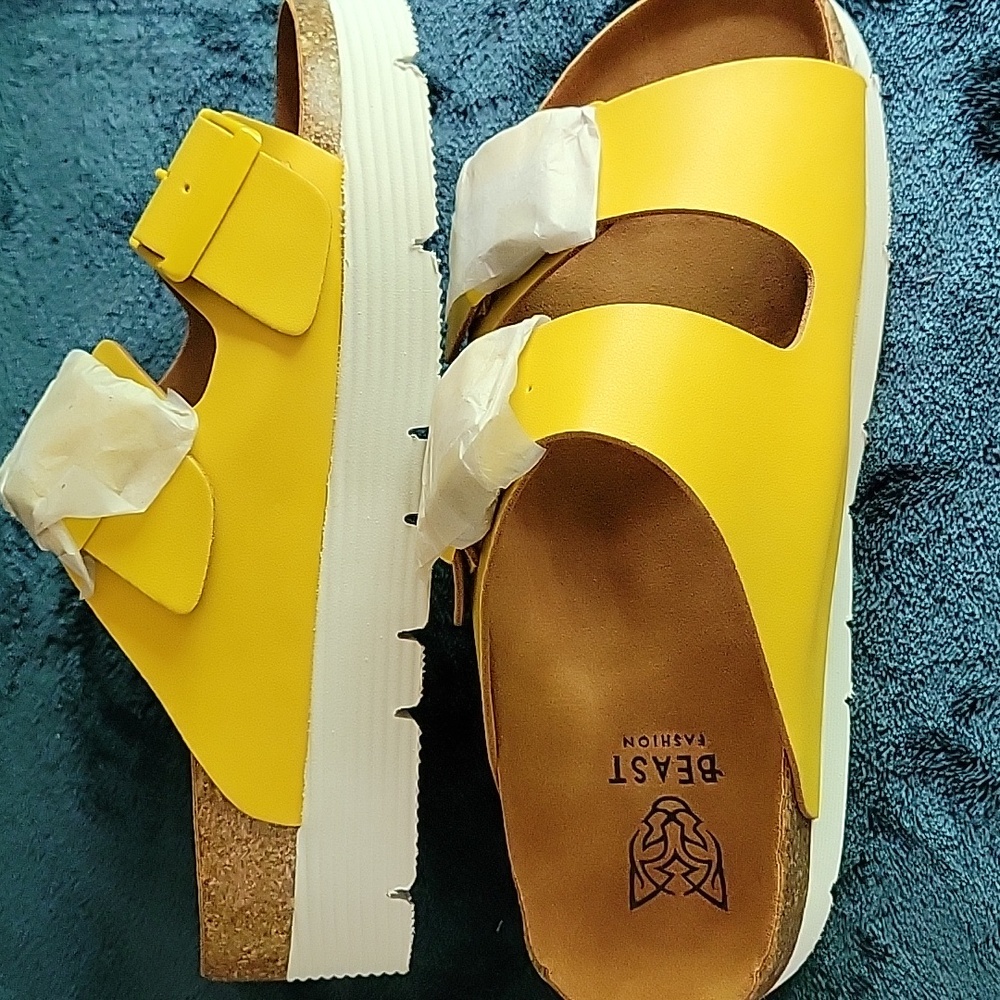 BEAST FASHION Yellow Sandals - Picture 4 of 5